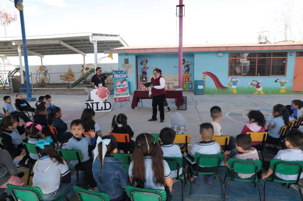 Reciben alumnos de jardín de niños Octavio Paz una divertida lectura de cuento