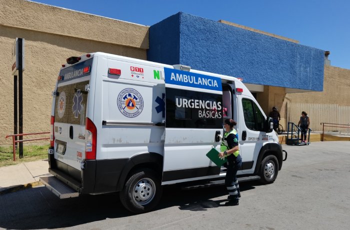 Muere hombre en el Hospital General tras volcadura en la carretera Monterrey-Colombia