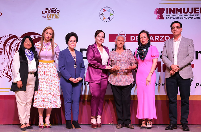 Entregan reconocimientos Leonor Villegas 2024 a neolaredenses destacadas