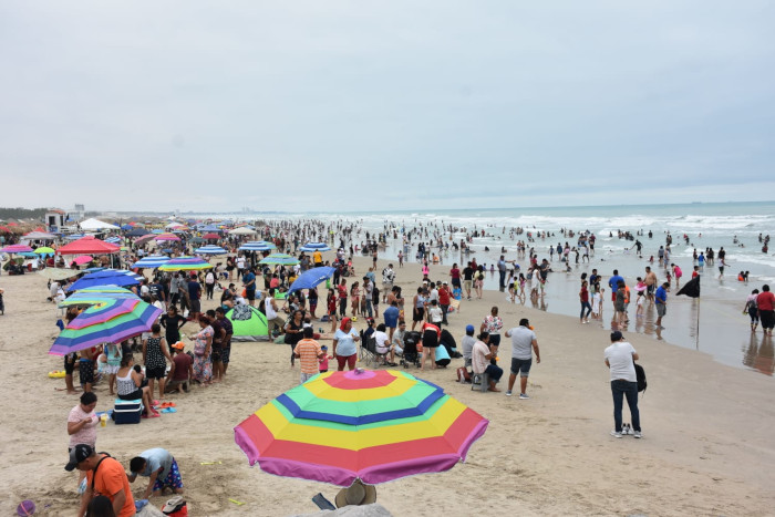 Más de 100 mil personas acuden a playa Miramar hasta este domingo