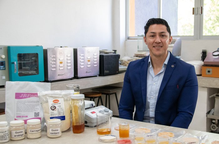 Elaboran investigadores de la UAT innovadores productos derivados de miel de abeja