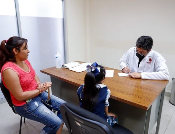Brindan consultas gratuitas en Clínicas UNE a menores durante el mes del niño