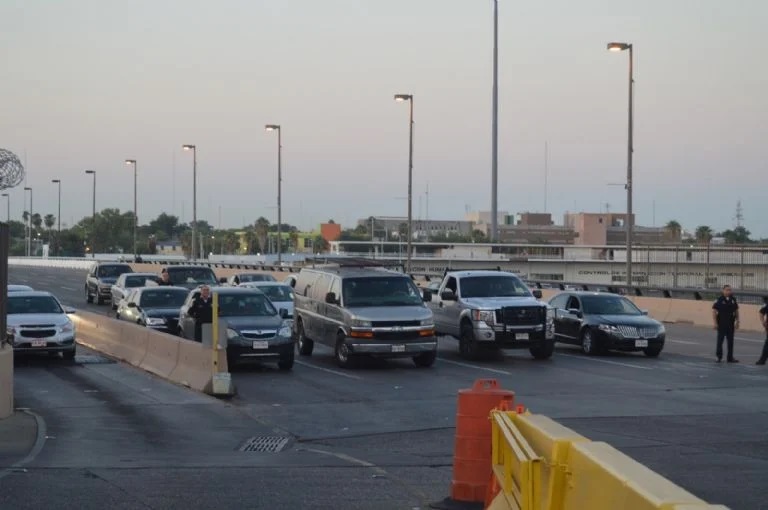 Moverán barreras de hormigón para agilizar el flujo vehicular en el Puente Juárez-Lincoln