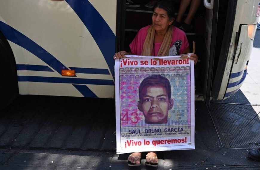 AMLO entregará reporte personal sobre caso Ayotzinapa a familias de los 43 normalistas