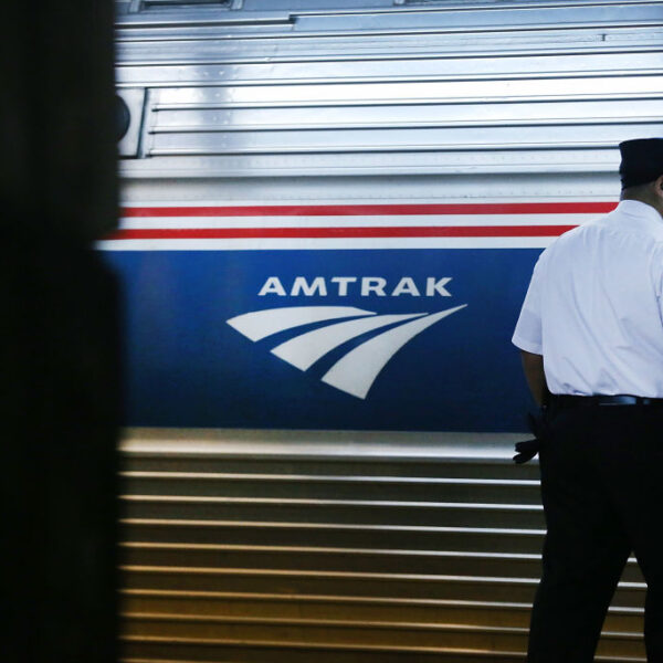Mueren tres personas por choque de tren Amtrak con camioneta en el oeste de Nueva York