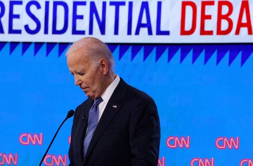 Biden desafía a demócratas y se aferra a su campaña