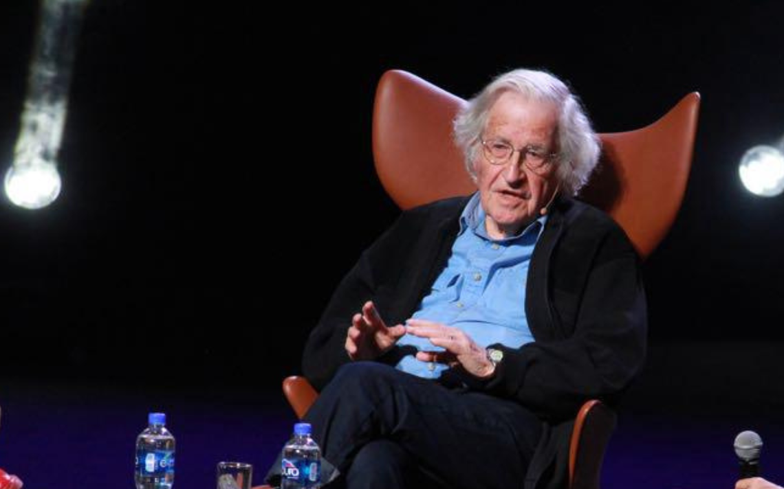 Desmienten muerte de Noam Chomsky, ¿quién es el filósofo crítico de la desinformación?