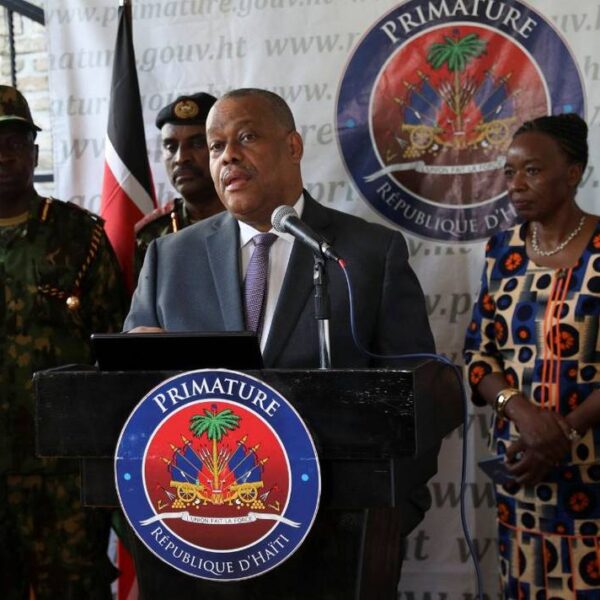 Primer ministro de Haití promete recuperar el país tras arribo de policías kenianos