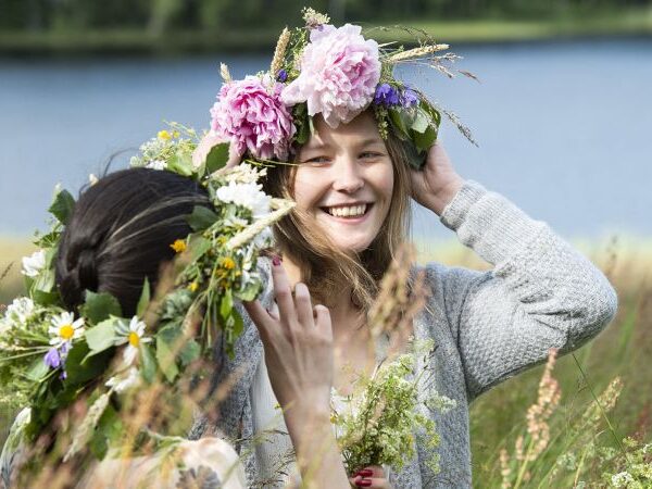Las tradiciones místicas paganas que todavía se celebran en Suecia durante el solsticio de verano