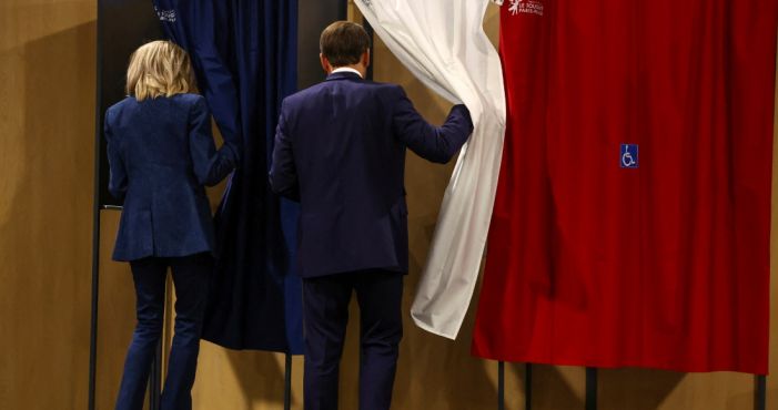 Francia celebra elecciones con altas apuestas;…