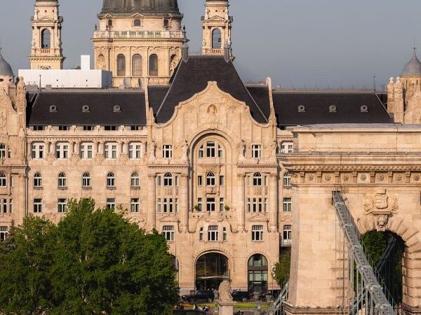 Arte, historia y amor: los secretos del hotel más grandioso de Budapest