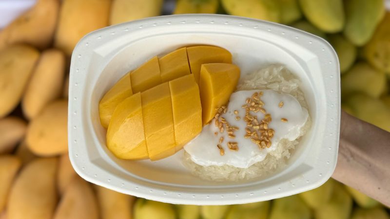 ¿Por qué el arroz glutinoso con mango es uno de los platos veraniegos más aclamados en Tailandia?