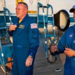 Conoce a los astronautas veteranos que viajarán el sábado a bordo del histórico primer lanzamiento tripulado del Starliner