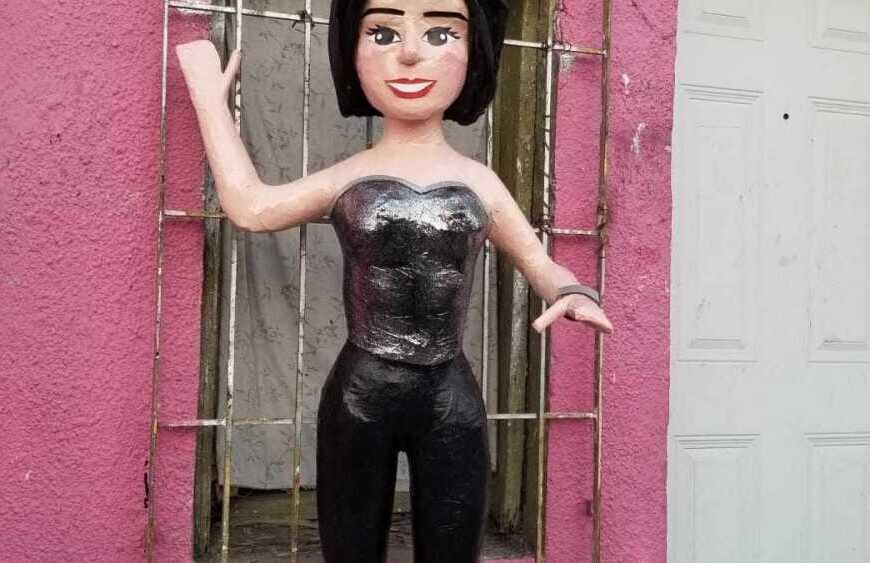 Ángela Aguilar demandó a Piñatería Ramírez por las figuras creadas sobre ella y Christian Nodal: los detalles