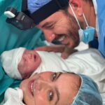 Juan Diego Covarrubias enamora con la FOTO de su bebé recién nacida en brazos: ¡Su tercera hija!