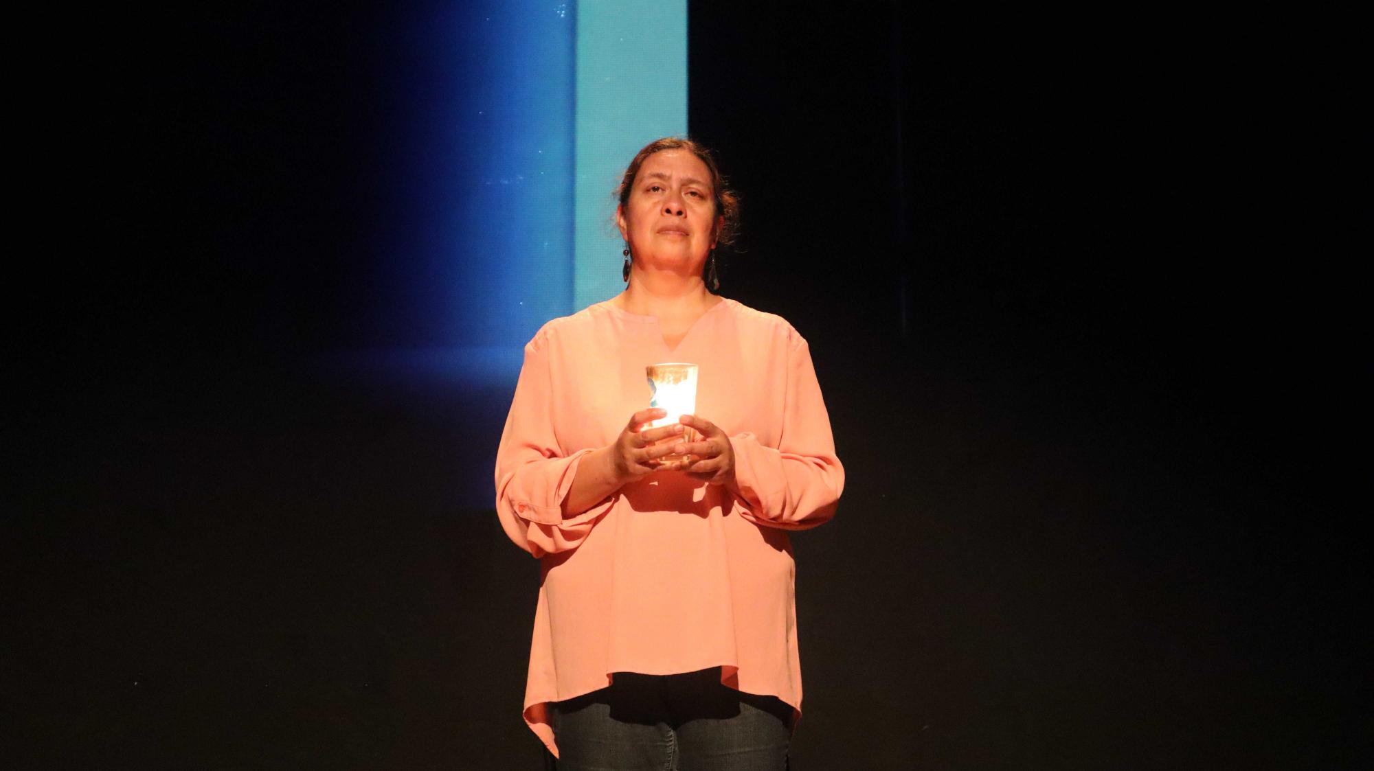 Presentan en teatro historia de madre que esperó 8 años a que sacaran a su hijo de fosa en Coahuila