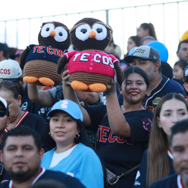 Festejan neolaredenses 176 aniversario con juego conmemorativo de Los Tecolotes