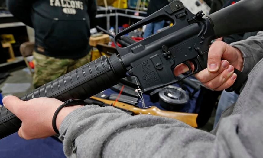 Donald Trump: Convención Nacional Republicana rifa rifle AR-15, tipo de arma que se usó en su atentado