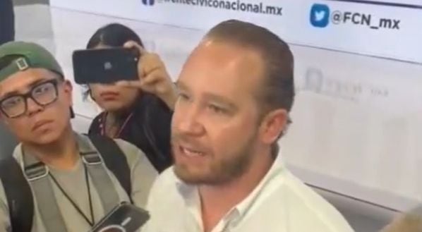 Un desconocido amenaza a Santiago Taboada con “partirle su madre” en Encuentro Nacional Ciudadano (VIDEO)