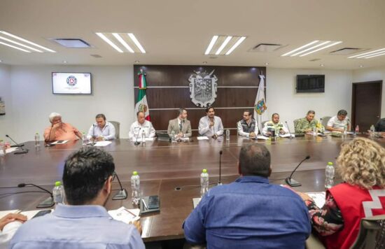Muestra reunión del alcalde Carlos Peña Ortiz con instituciones una ciudad fuerte y segura