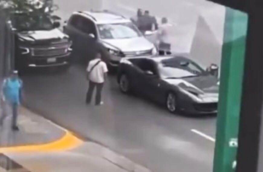 Hombre y sus guardaespaldas golpean a conductor en vía pública de Nuevo León|VIDEO