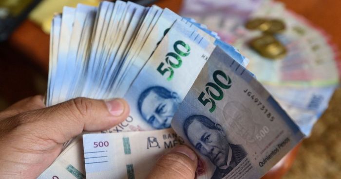 AMLO celebra fortaleza del peso frente al dólar; descarta nerviosismo por transición
