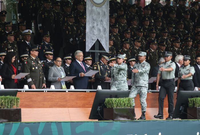 El Presidente pide a la Guardia Nacional no caer en tentaciones y ser “incorruptible”
