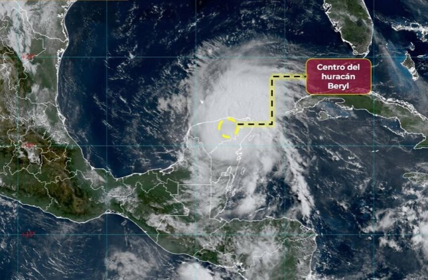 Beryl disminuye su fuerza, ingresa a Yucatán como huracán categoría 1
