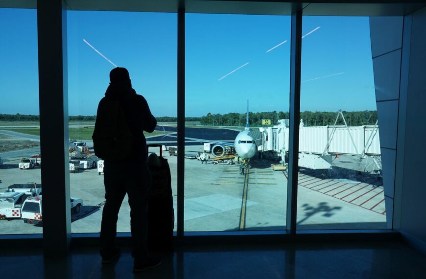 ¿Cuándo se reanudan los vuelos en los aeropuertos de Cancún y Tulum? Ya hay fecha tras el paso del huracán Beryl
