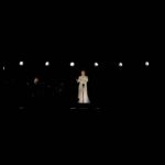 Magistral, Celine Dione canta desde las alturas de la Torre Eiffel en inauguracion de París 2024