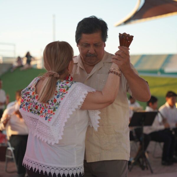 Invita Dirección de Turismo municipal a disfrutar del viernes de Danzón y Fiesta