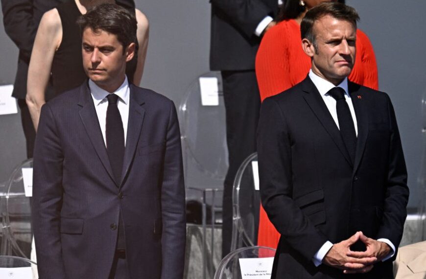 El presidente de Francia Emmanuel Macron acepta la renuncia de su primer ministro Gabriel Attal, sin un sucesor a la vista