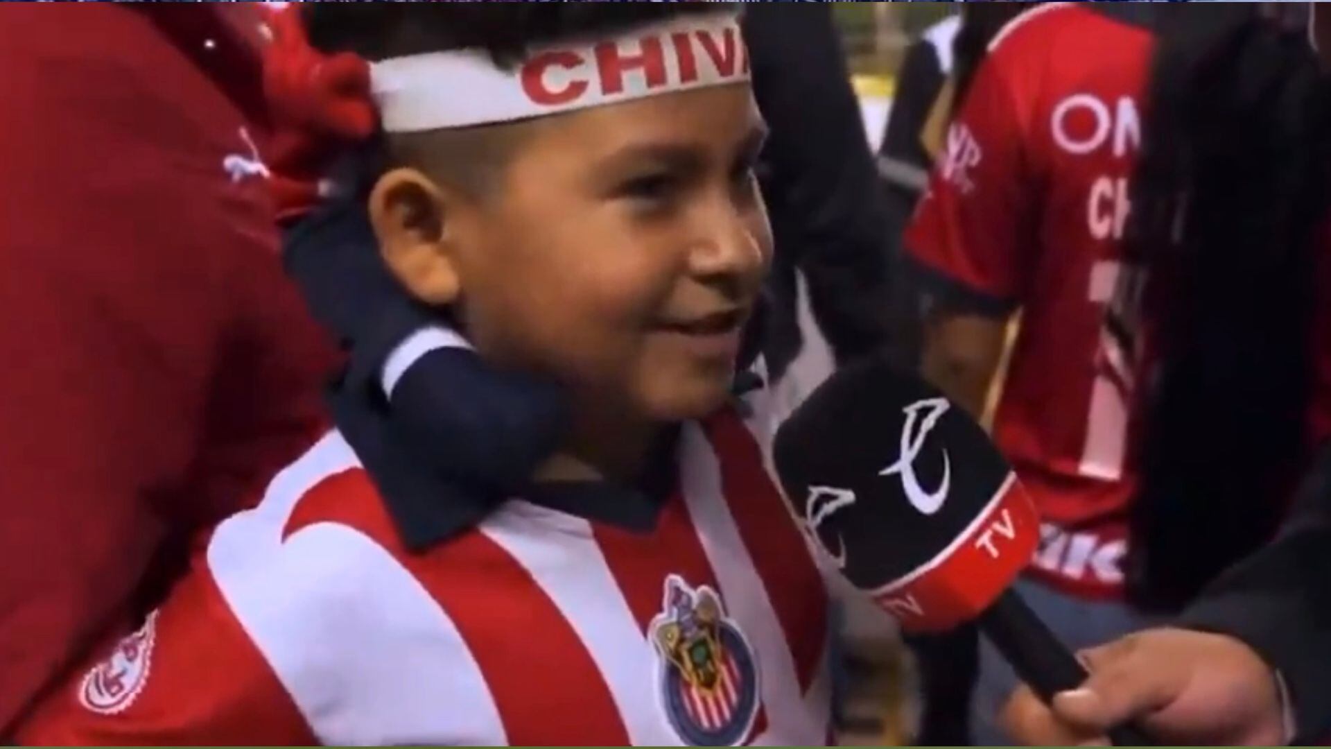 El controversial video de Caliente TV en el que hizo menos a un niño por su playera de Chivas