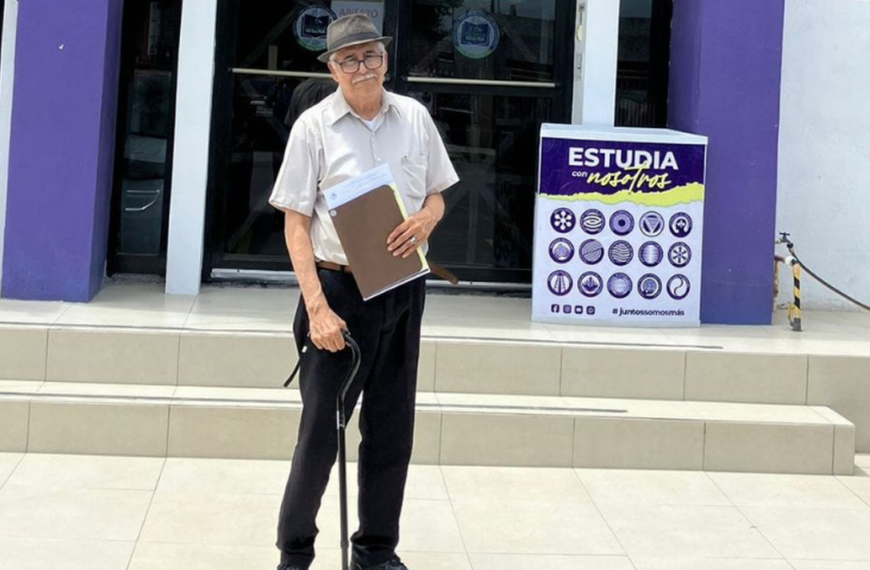 Abuelito de Tamaulipas se inscribe a la universidad a los 73 años, “deseo tener una carrera”