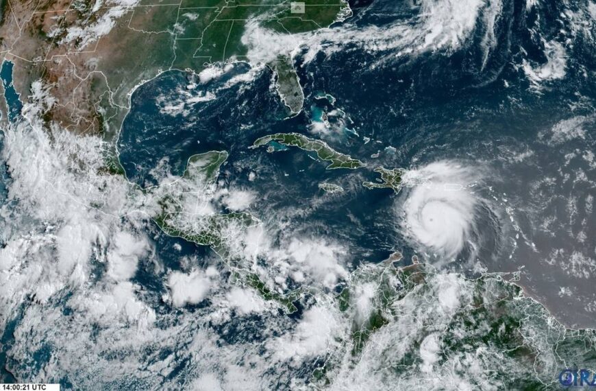 Huracán Beryl desciende a categoría 4; aún representa peligro para el Caribe