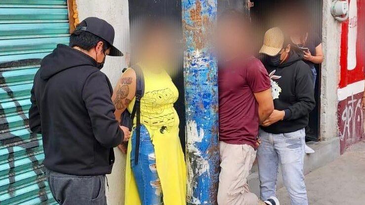 ¿Qué pasó en Querétaro? Amarran de un poste a pareja; los acusan de rateros