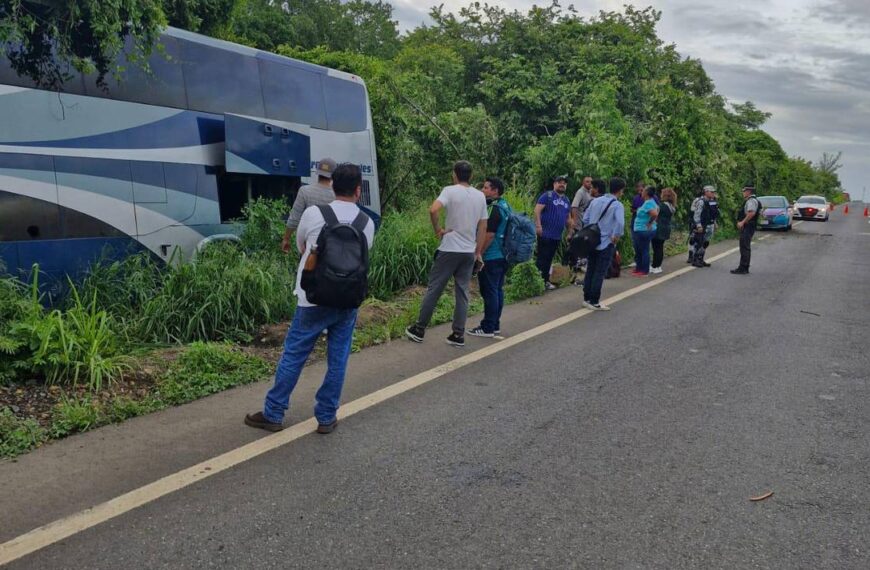 Se sale de carretera autobús con 34 pasajeros en la Tuxpan-Tampico, hay cinco heridos