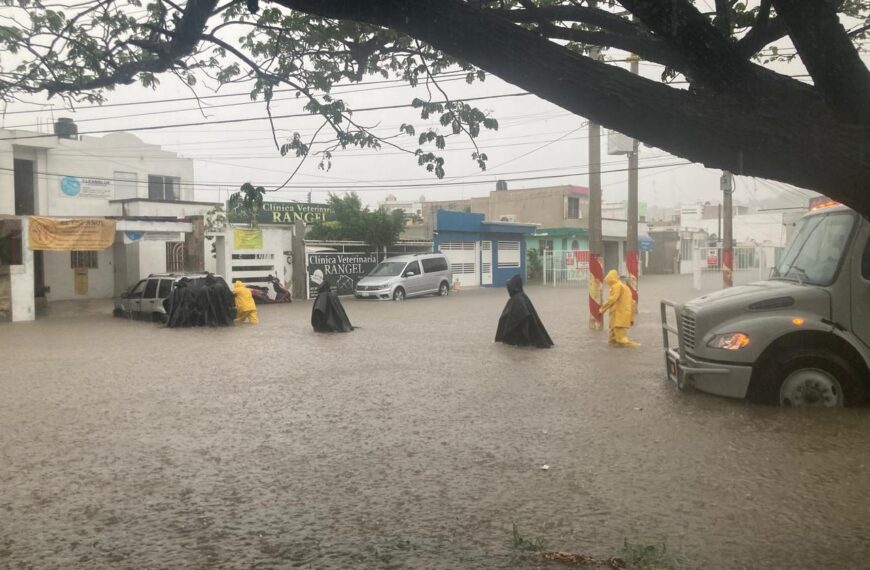 Marinos evacúan a habitantes en zonas de riesgo en Quintana Roo tras el paso del huracán “Beryl”