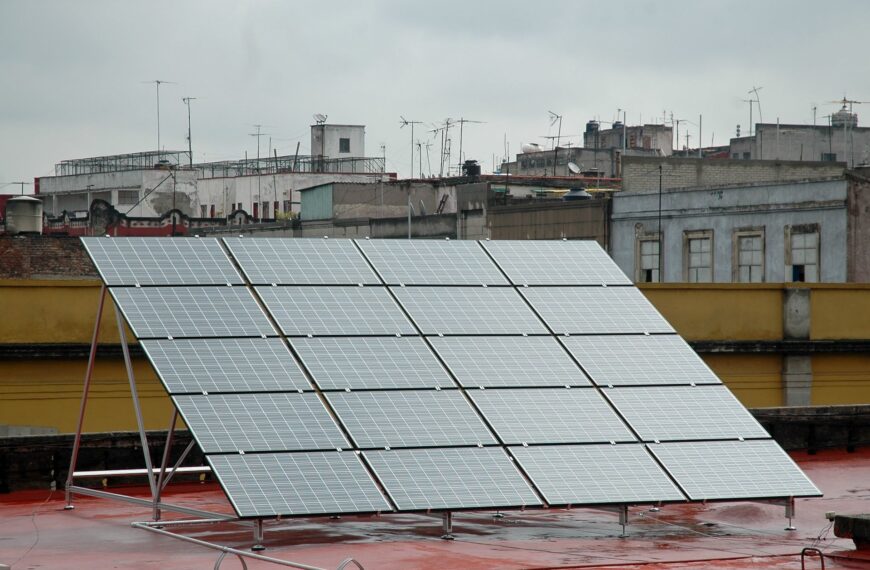 México pide a EU exención del aumento de aranceles para sus exportaciones de paneles solares