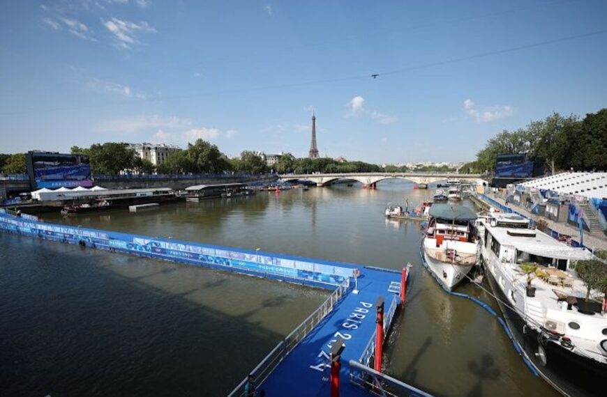 Autoridades olímpicas aplazan pruebas de triatlón masculino por contaminación del río Sena