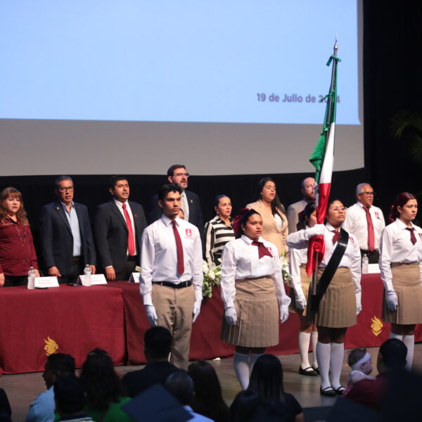La preparatoria municipal Elena Poniatowska entrega a la…