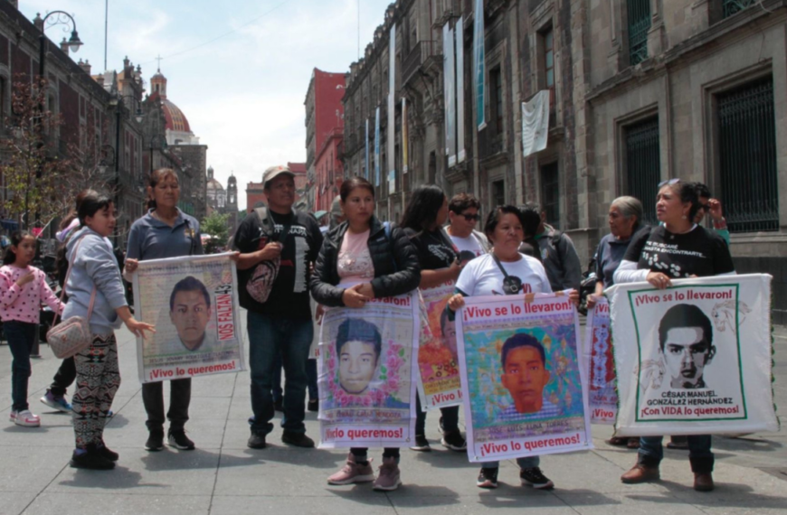 Padres de los 43 de Ayotzinapa se reunirán con Sheinbaum el 29 de julio