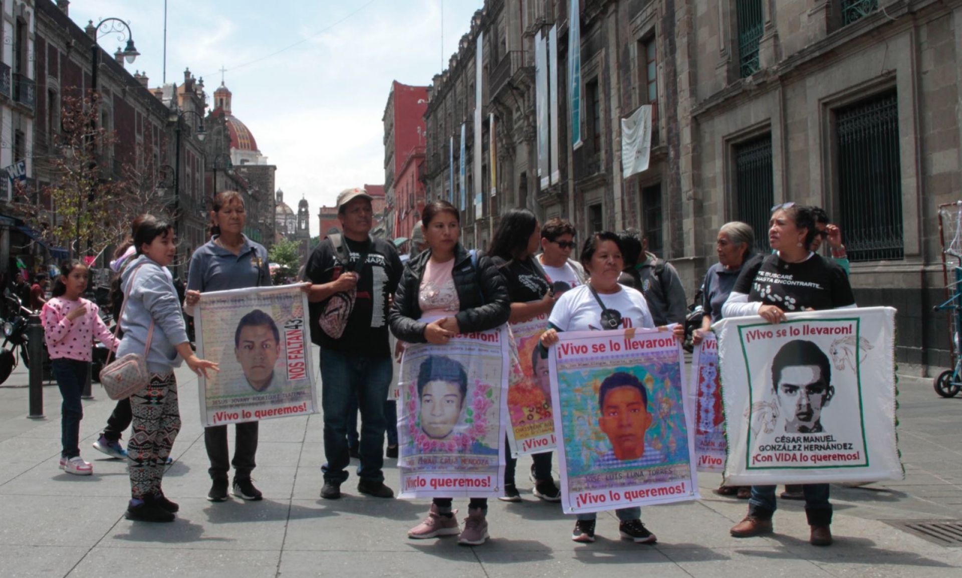 Padres de los normalistas de Ayotzinapa reclaman a AMLO: “Nos ha engañado y traicionado”