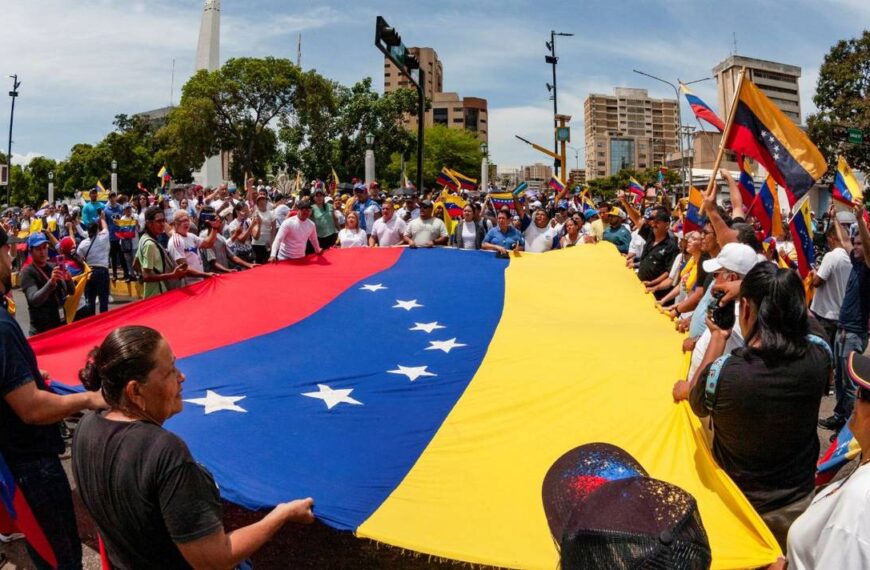 Oposición se moviliza en Venezuela tras protestas que suman 12 muertos