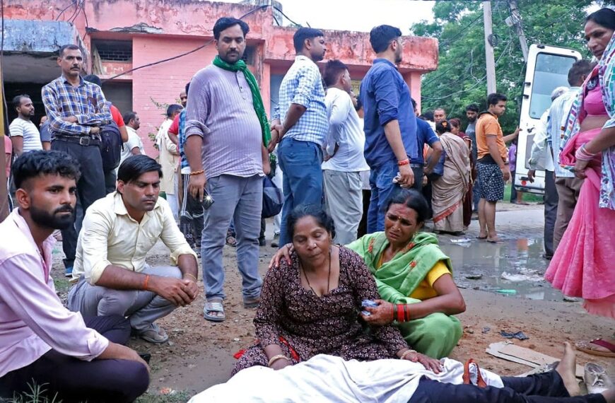Tragedia en India: estampida en ceremonia religiosa deja al menos 116 muertos