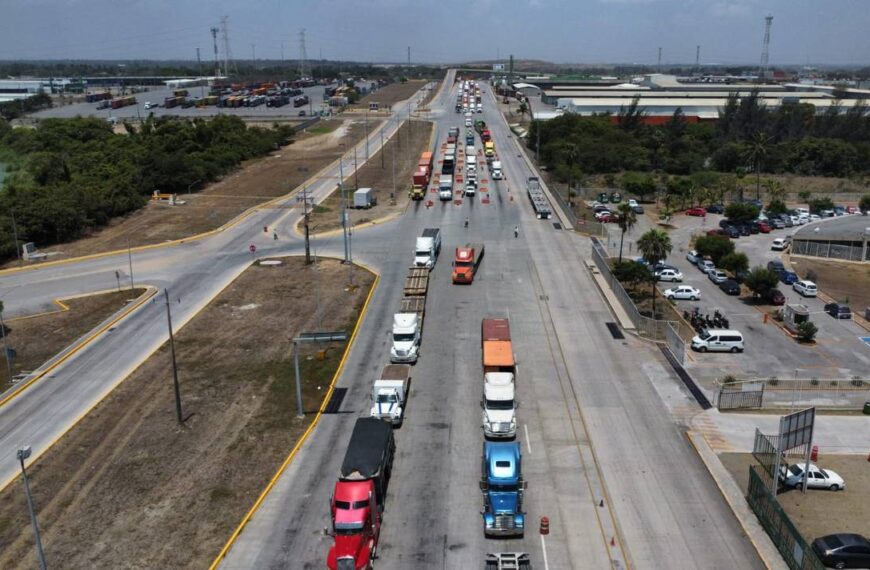 Transportistas anuncian manifestación y bloqueos en carreteras a Nuevo León: estas son sus demandas
