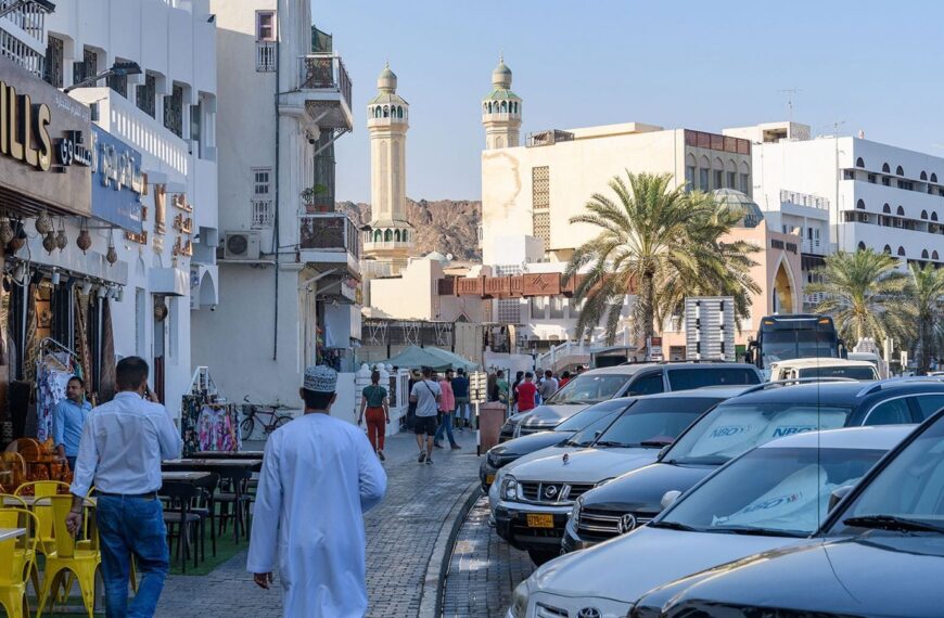 Estado Islámico se adjudica atentado en Omán: Hay 8 muertos y casi 30 heridos