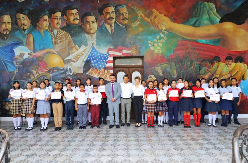 Sesionan alumnos de Victoria como Presidente y Regidores por un Día en Cabildo local