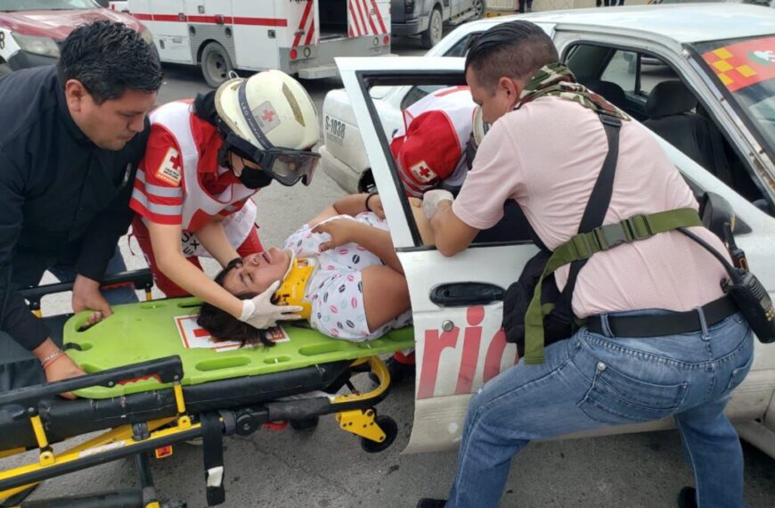 Taxista se lesiona en choque ocurrido en la calle Siete y Ocampo