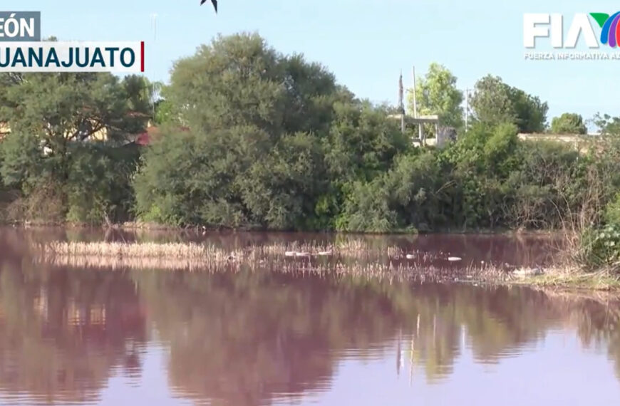 ¿Agua color rosa? Investigan posible contaminación en represa de León, Guanajuato